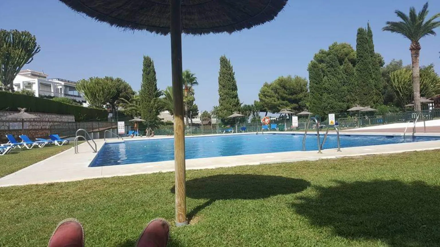 Pool og fællesområde tæt på Casa Amar