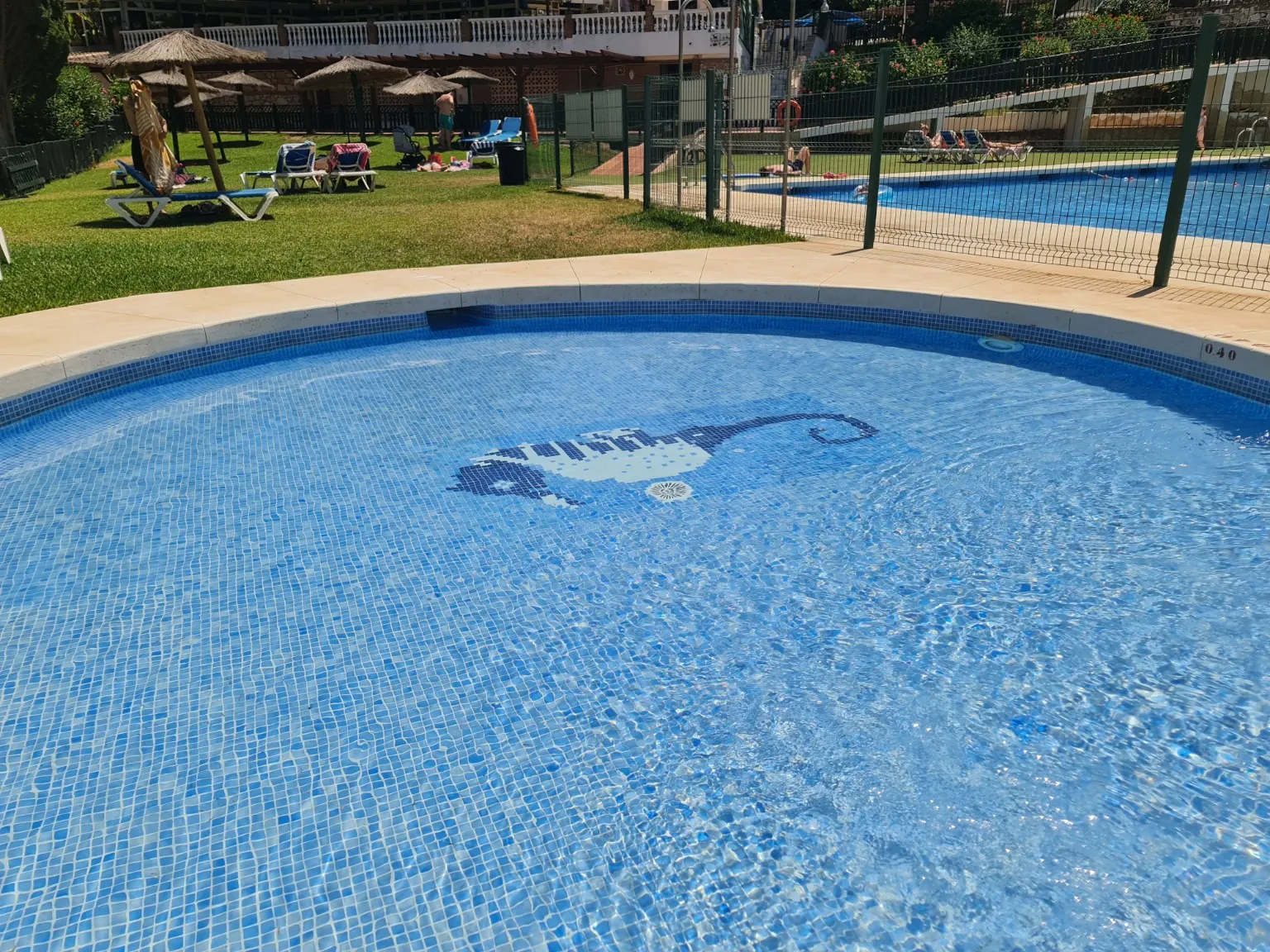 Børnepool ved det fælles poolområde